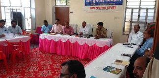 Divisional commissioner arrived to inspect the village level public hearing held in Tordi